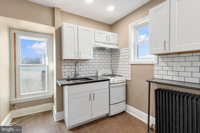 Building Photo - 113 Sumac St