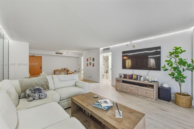 Building Photo - 9195 Collins Ave
