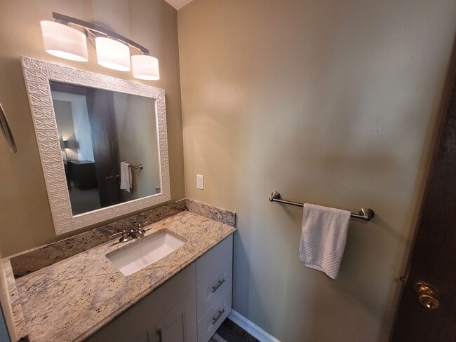 Building Photo - 2 Bedroom, 2.5 Bath Condo with with Ocean ...