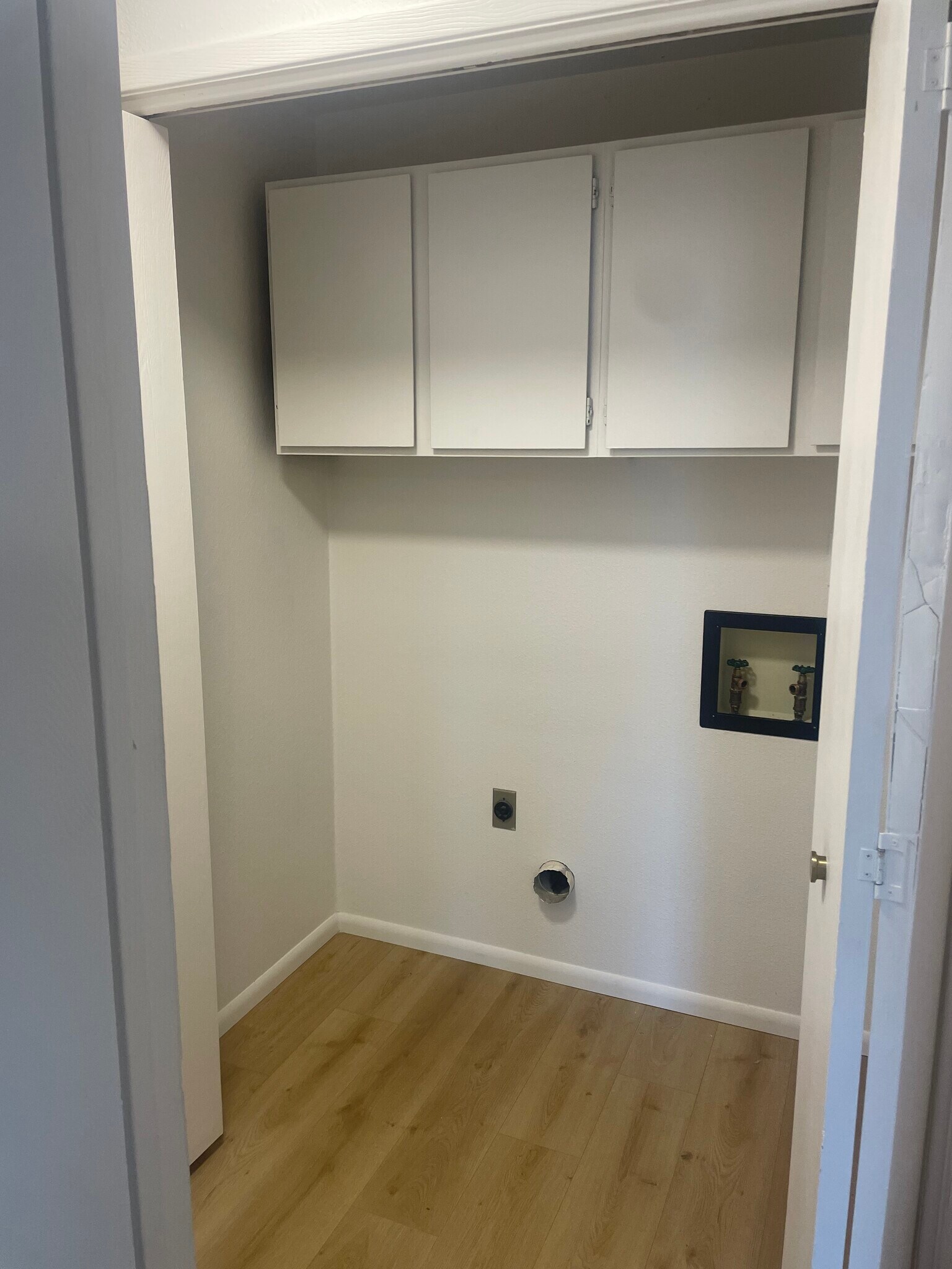 Full size washer and dryer hookups - bring your own or will be provided - 1540 S Wardle St