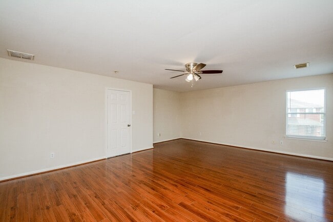 Building Photo - 8402 Brickhaven Ln