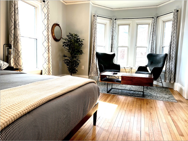 Studio living space - 283 Union St