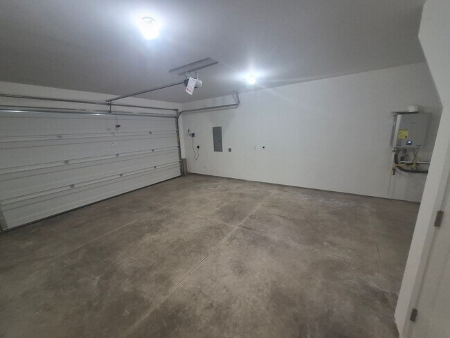 Building Photo - NEW - 4 BR/2.5 BA Plus office in Acadia Pointe