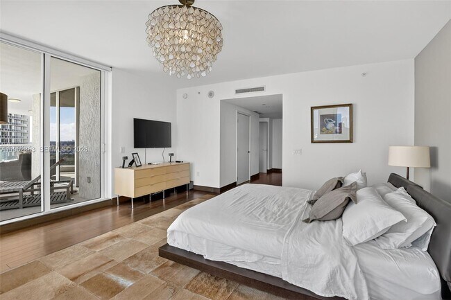 Building Photo - 6000 Island Blvd