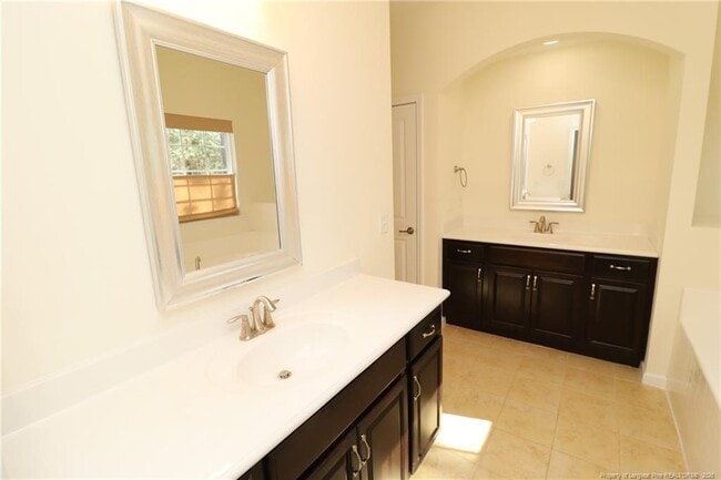 Building Photo - 208 Kylemore Cir