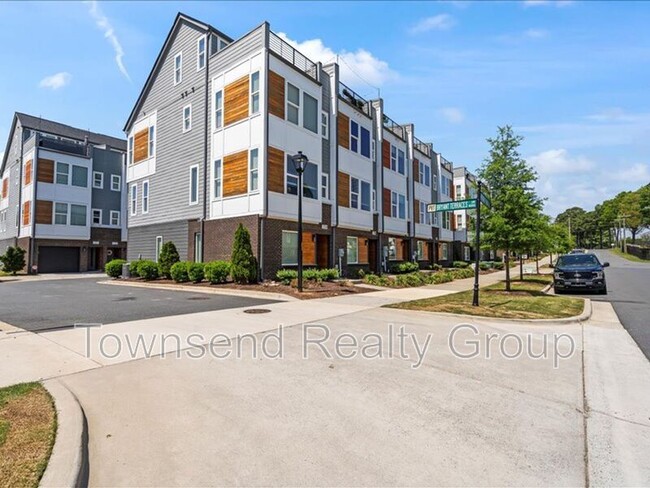 Building Photo - 2122 Bryant Park Dr