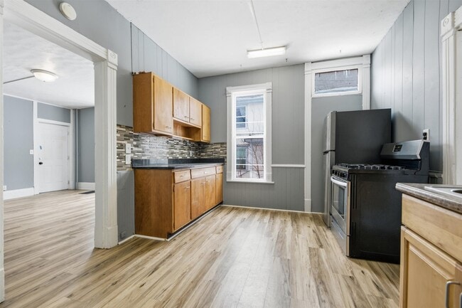 Building Photo - 516 5th Ave SE