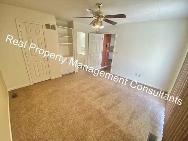 Building Photo - Custom Home in Liberty with 3rd Non-conforming Bedroom