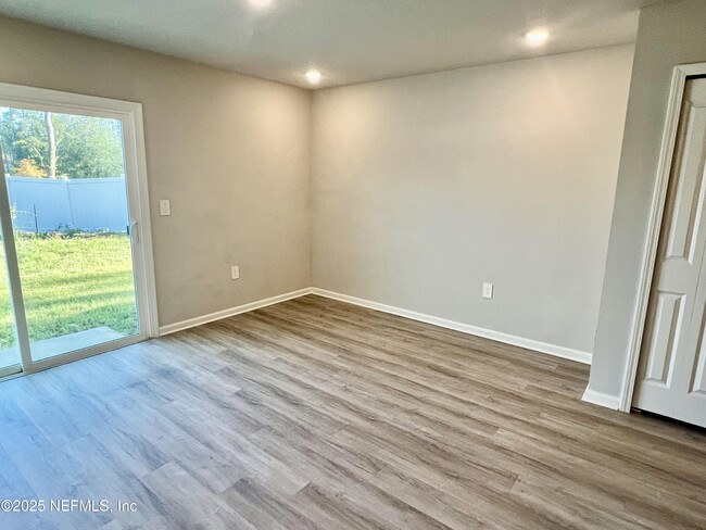 Building Photo - 845 Hartshill Pl