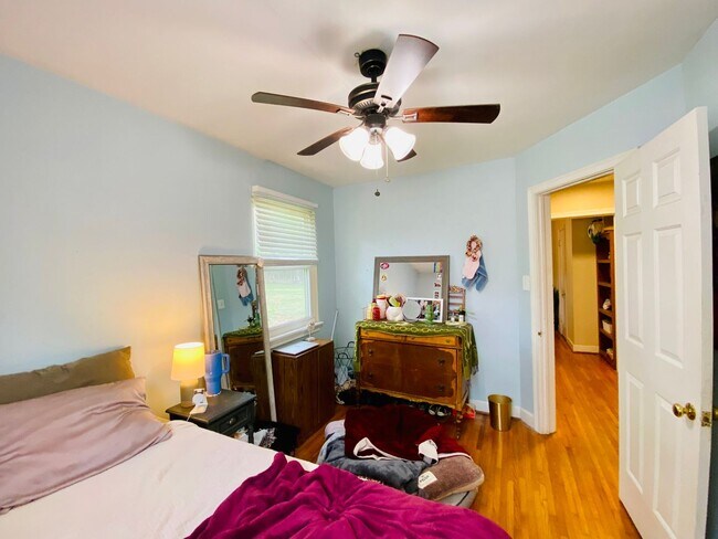 Building Photo - Adorable 2bdrm/1bth Rancher Located in Richmond's West End!!