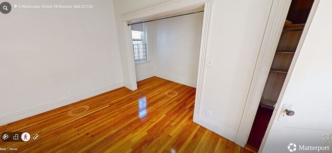 Building Photo - Great Studio for 9/1 Close to the Green Line