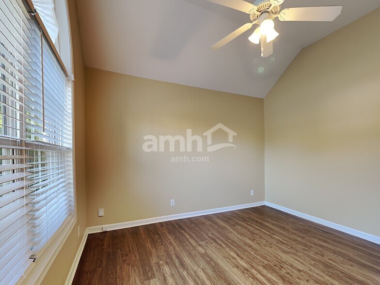 Building Photo - 1223 Chapmans Retreat Dr