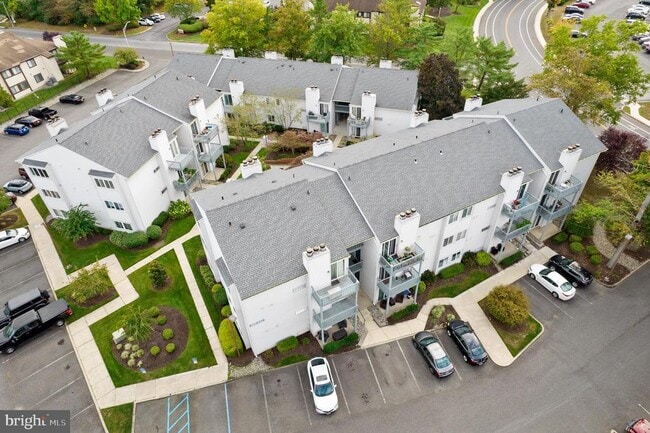 Building Photo - 2037 Lucas Ln