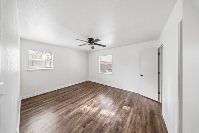Building Photo - 1152 S Quaker Ave