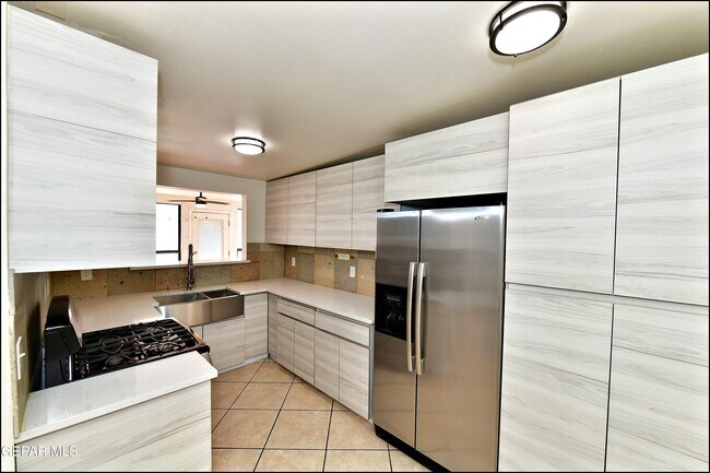 Building Photo - 10565 Murphy St