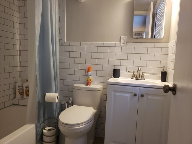 Building Photo - 2345 Macon Dr SW