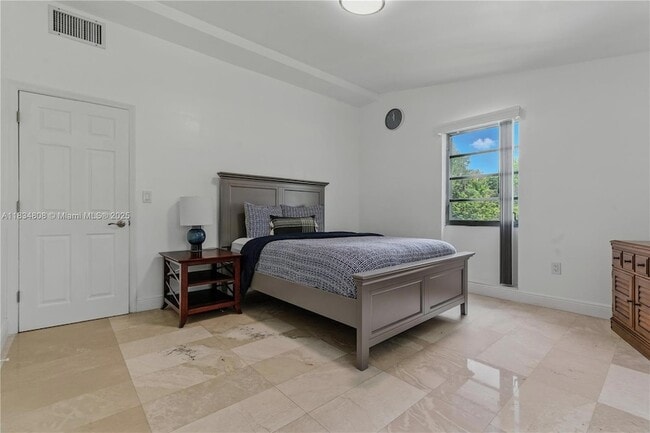 Building Photo - 9811 SW 96th St