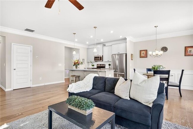 Building Photo - 133 Madison Bend