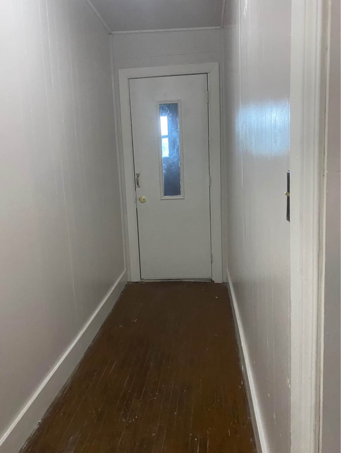 Front hallway - 266 7th St