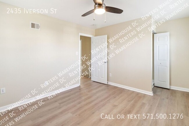 Building Photo - Move-in ready 2-level, 2Bd/1Bth end-of-row...