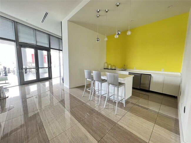 Building Photo - 2000 Metropica Wy