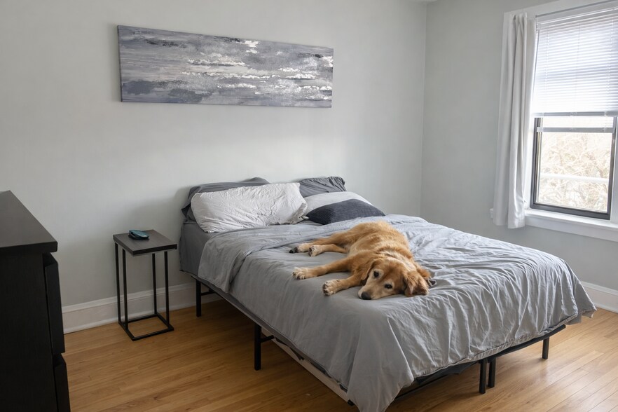 Building Photo - 3610 N Claremont Ave