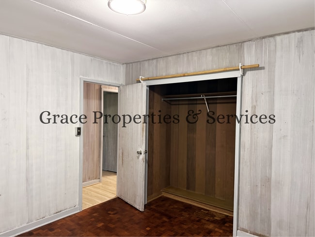 Building Photo - 0038EIK