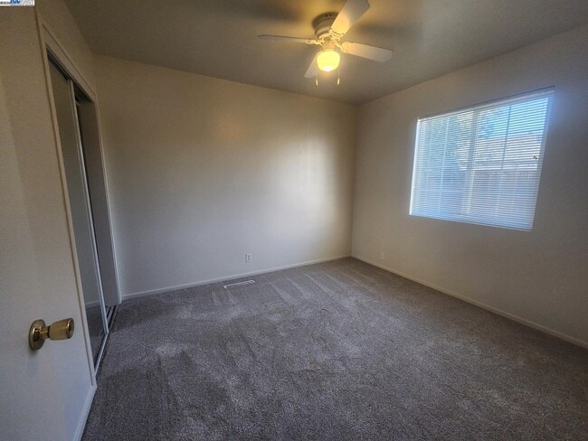 Building Photo - 323 Adelle St