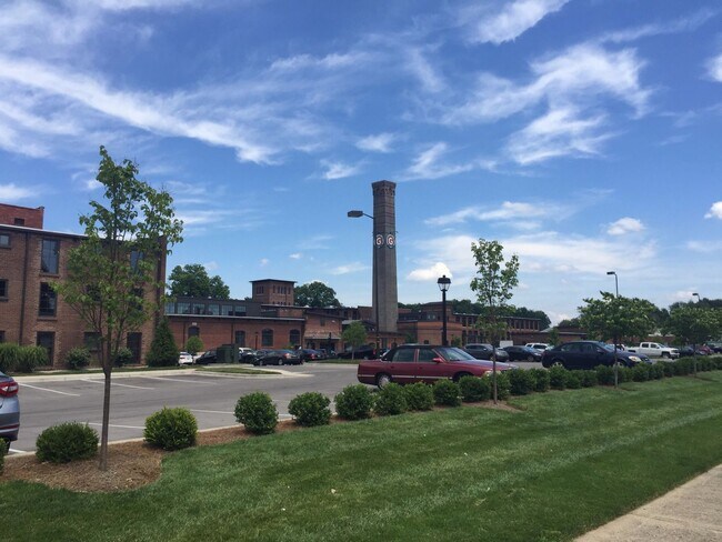 Building Photo - Renovated Germantown House in Great Location