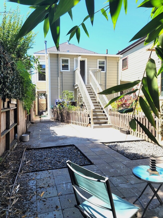 Building Photo - 320 Peralta St