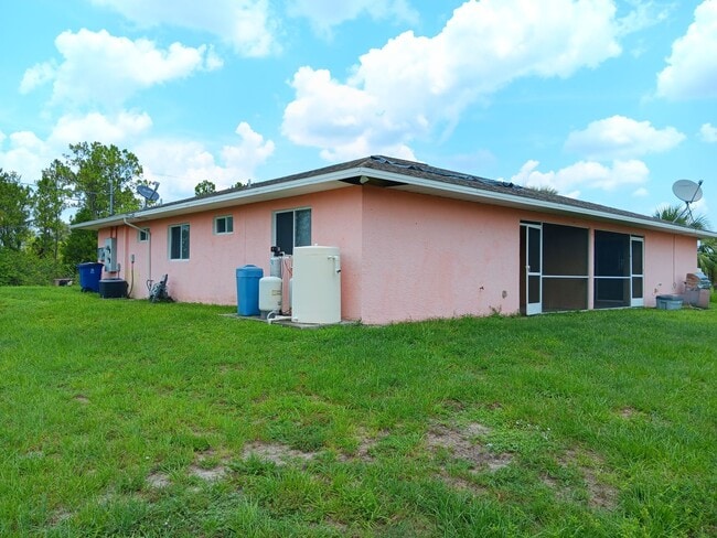 Building Photo - 3 BED 2 BATH DUPLEX FOR RENT