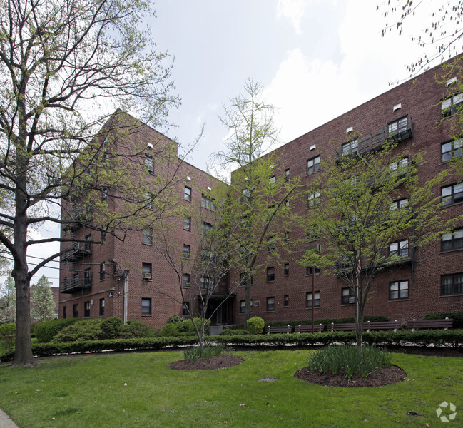 Building Photo - College Towers