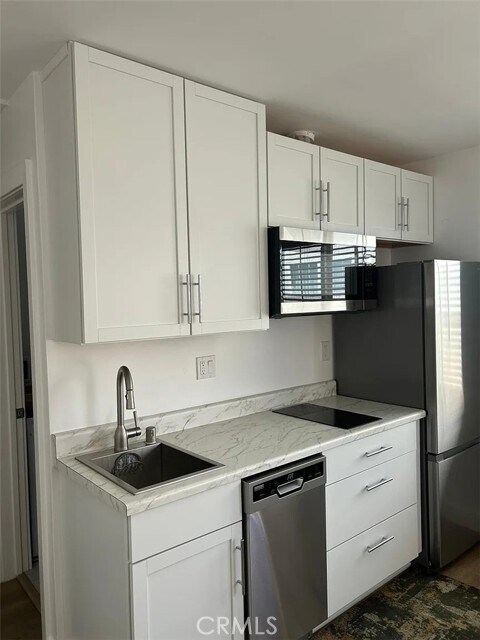 Building Photo - 17032-17034 Wilton