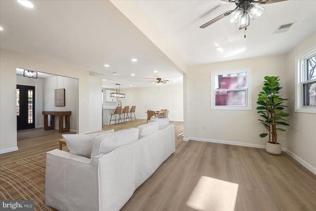 Building Photo - 440 Redbud Ln