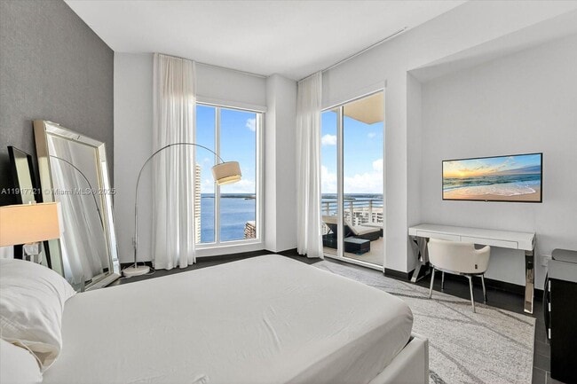 Building Photo - 900 Brickell Key Blvd