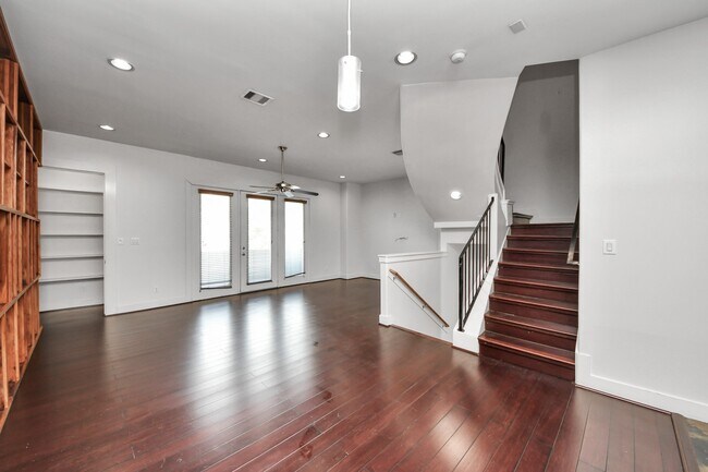 Building Photo - 2911 Chartres St