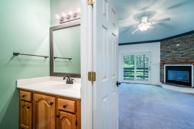 Building Photo - 305 Piney Mountain Dr