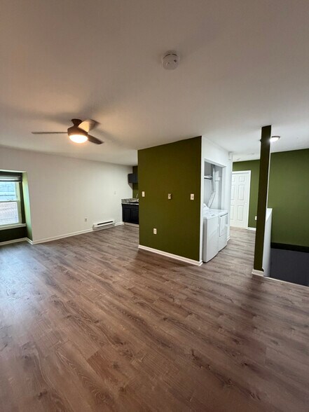 Building Photo - 444 Bridge St