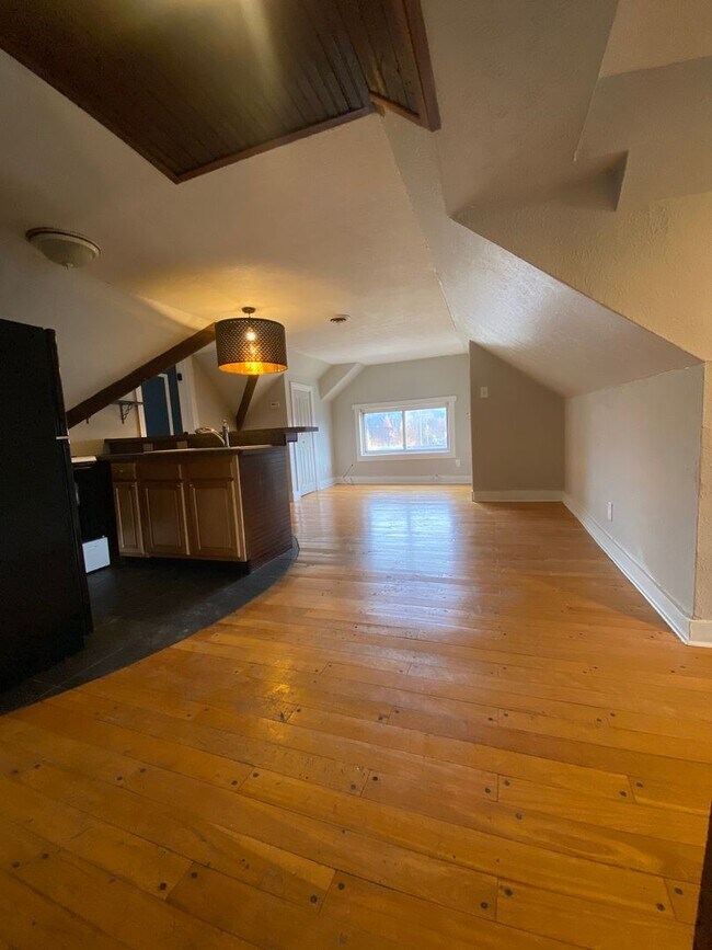 Building Photo - S 2nd Street