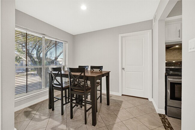 Building Photo - 250 El Dorado Blvd