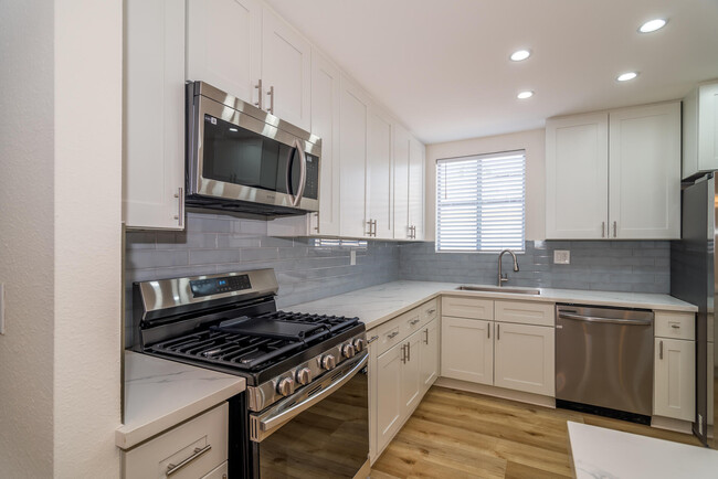 Building Photo - 73100 Santa Rosa Way