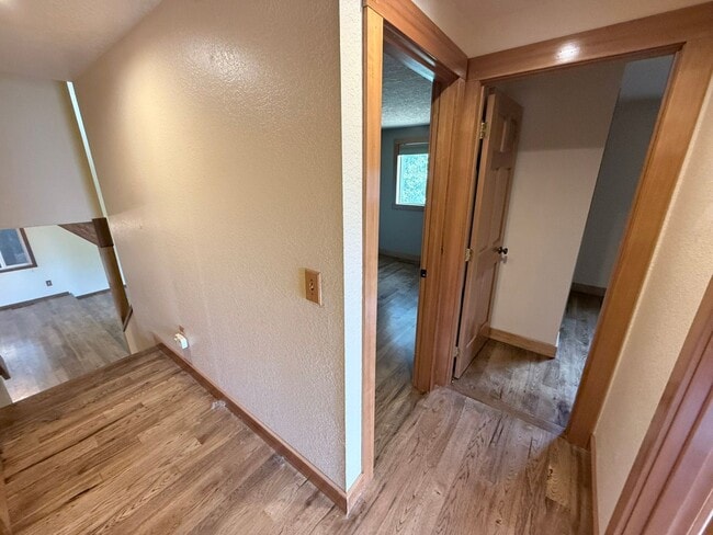 Building Photo - Beautiful 4 Bed, 2 Bath Single Family Home 2 Attached Car Garage and Laundry In Unit!