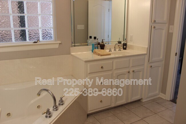 Building Photo - 3938 Garden View Dr