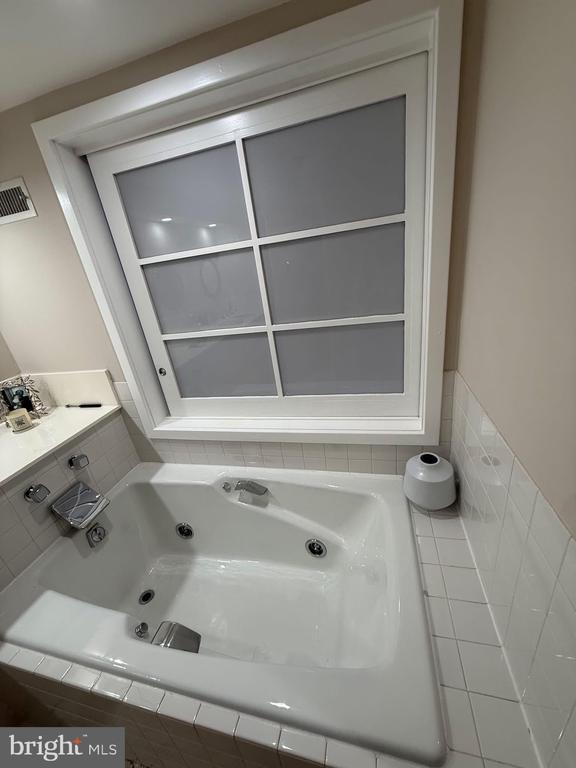 Building Photo - 7 N Christopher Columbus Blvd