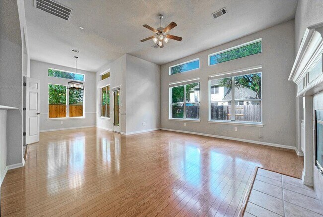 Building Photo - 2616 Henley Dr