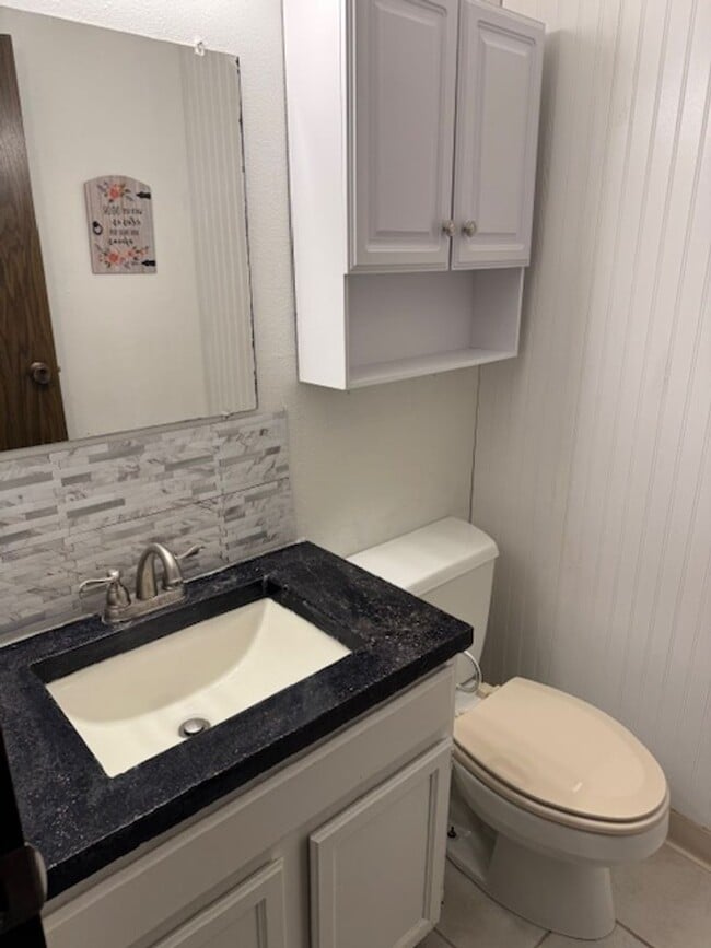 Building Photo - ALL PROSPECTIVE TENANTS MUST SUBMIT A $58 NON-REFUNDABLE APPLICATION FEE PER APPLICANT ONLINE AND...