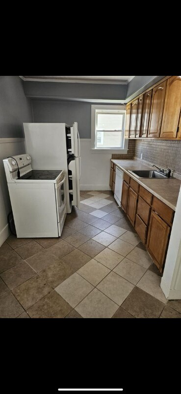 Building Photo - 27 Dubuque St