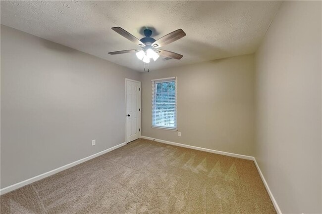 Building Photo - 9880 Lake Forest Way