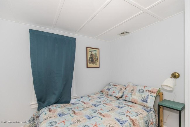 Building Photo - 105 Webb Ave