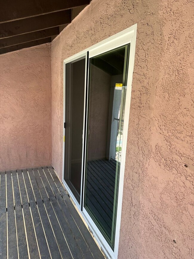 Building Photo - SE Desert Inn and Eastern!! Townhouse with 2 parking Spaces!! Recent Remodel!!